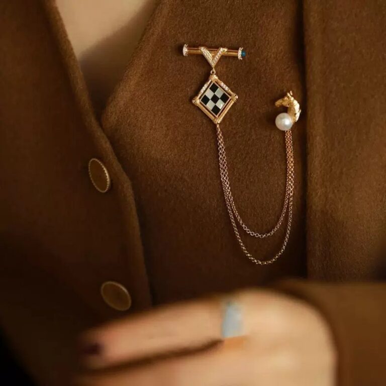 Brooch "Equestrian Chessboard" Vintage Court-Style Brooch — Pearl Chain Accessory with a Niche, High-End Aesthetic