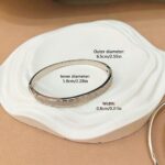Bracelet Minimalist-Chic Matte Studded Bangle — Light Luxury, Versatile, and Commute-Friendly Jewelry